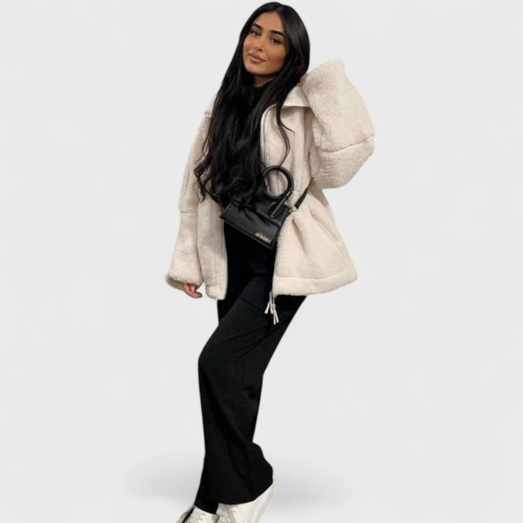 Kaja - Abrigo de Peluche Suave y Acogedor