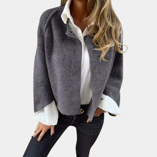 Sabrina | Chaqueta Boxy Clásica: Estilo Atemporal y Confort
