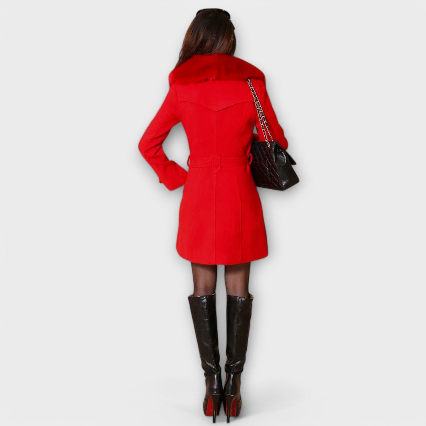 Abrigo Cálido: Elegancia y Confort para el Invierno