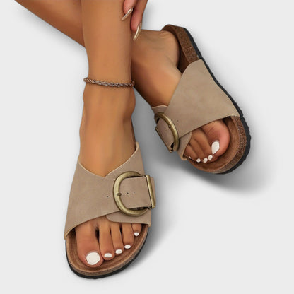Clara – Sandalias de corcho estilo pantufla para mujer con diseño de hebilla