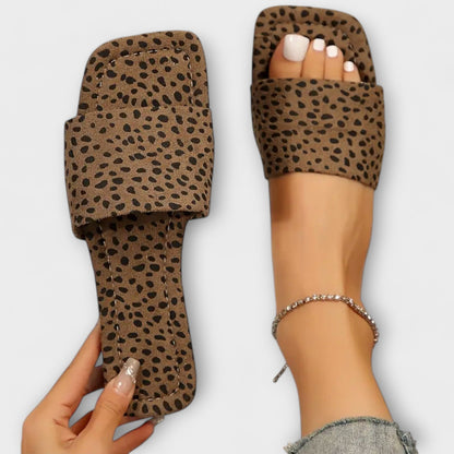 Zapatos planos con diseño de leopardo