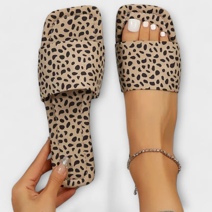 Zapatos planos con diseño de leopardo