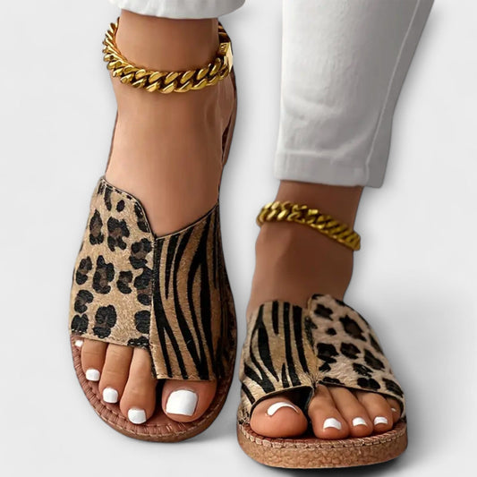 Zapatos de salón bicolores con diseño de leopardo sofisticados