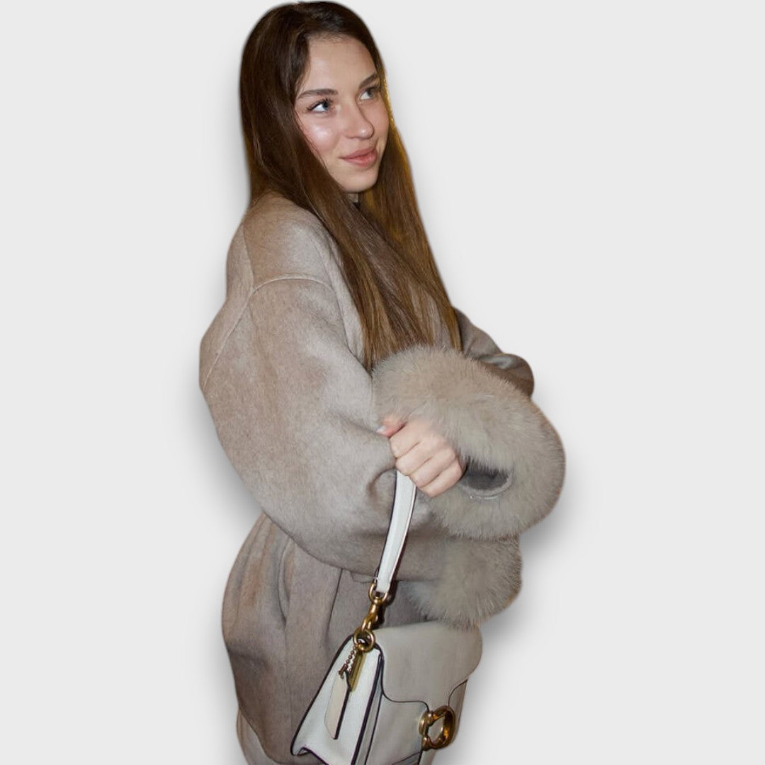 Gracelle – Abrigo Elegante con Puños de Piel