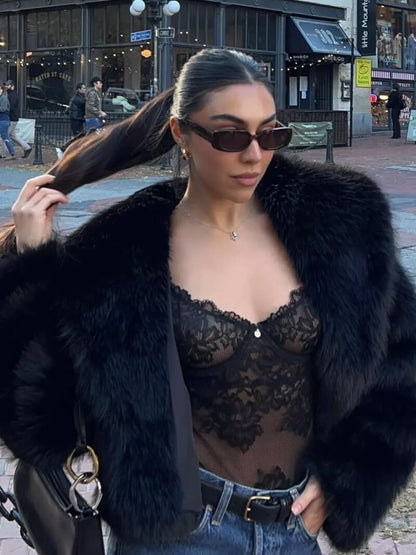 Abrigo de Piel Sintética Jenna: Elegancia y Confort