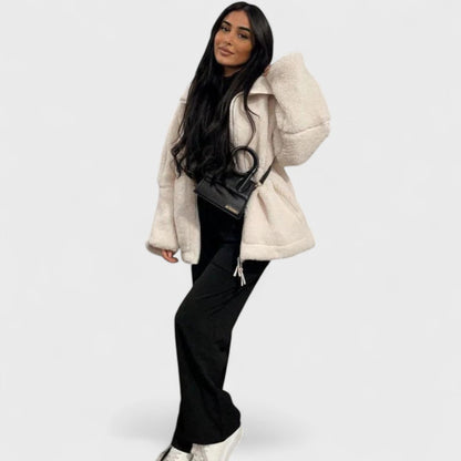 Kaja - Abrigo de Peluche Suave y Acogedor