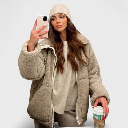 Kaja - Abrigo de Peluche Suave y Acogedor