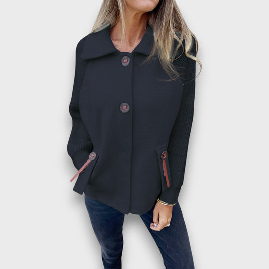 Lunaris – Chaqueta de Estilo con Mangas Contrastantes