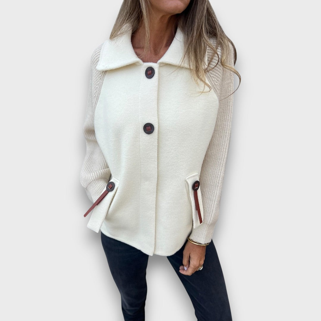 Lunaris – Chaqueta de Estilo con Mangas Contrastantes