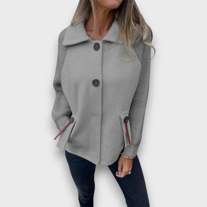 Lunaris – Chaqueta de Estilo con Mangas Contrastantes