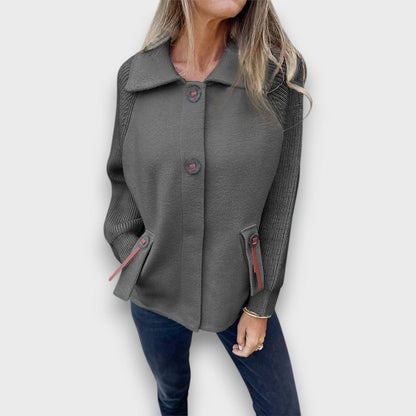 Lunaris – Chaqueta de Estilo con Mangas Contrastantes